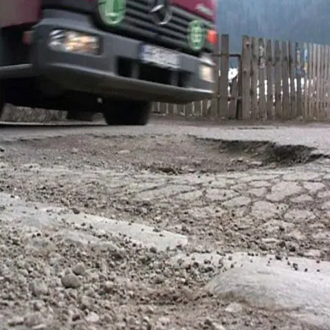 Pe drumurile judeţene din Mureş nu se vor face reparaţii în acest an