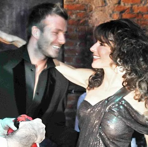 David Beckham, asaltat de cele mai frumoase femei din Italia - VEZI FOTO