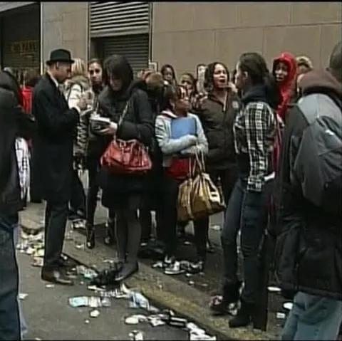 Sute de candidate la un concurs de fotomodele s-au călcat în picioare din cauza unui hoţ - VEZI VIDEO