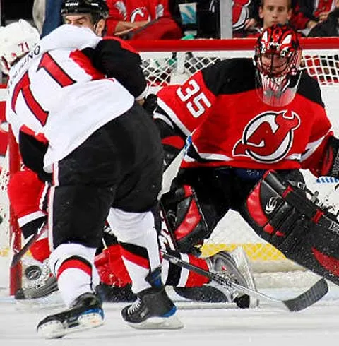 Hochei - Martin Bordeur de la New Jersey Devils a ajuns la 552 de victorii, nou record în NHL
