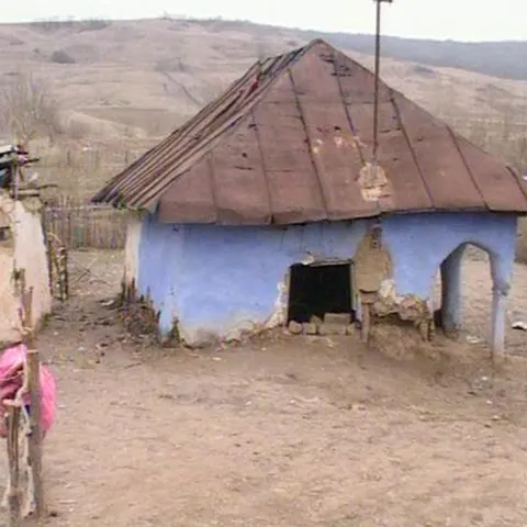 Zece minori au fost luaţi din familiile lor de către asistenţii sociali, după scandalul vânzărilor de copii