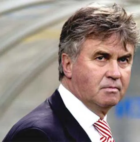 Hiddink ar vrea să rămână la Chelsea în cazul în care Rusia nu se califică la CM 2010