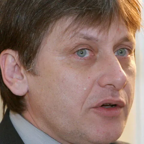 Crin Antonescu: Traian Băsescu este ca o codoaşă bătrână. Trebuie să le oferim românilor schimbarea