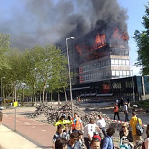 Un incendiu a izbucnit la Ministerul Apărării din Atena