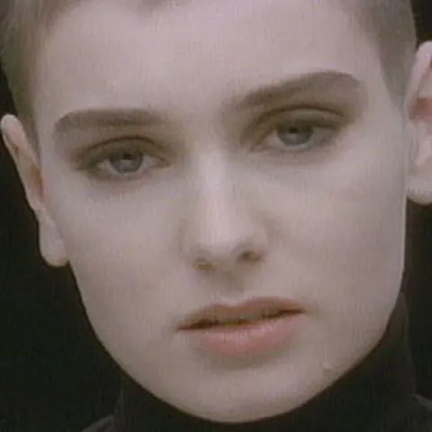 Cântăreaţa Sinead O'Connor l-a înjurat pe Prince