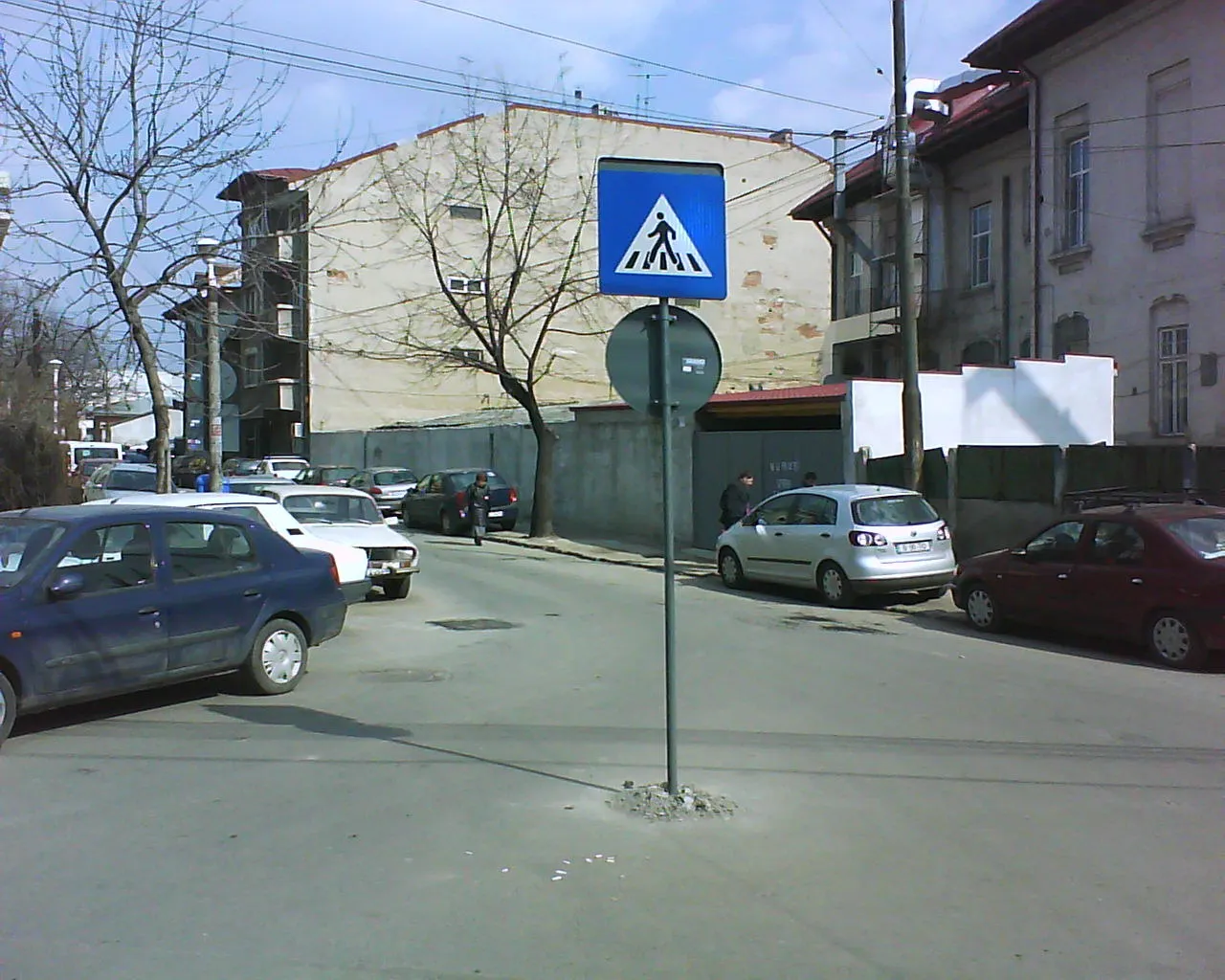 Stâlpul din mijlocul drumului