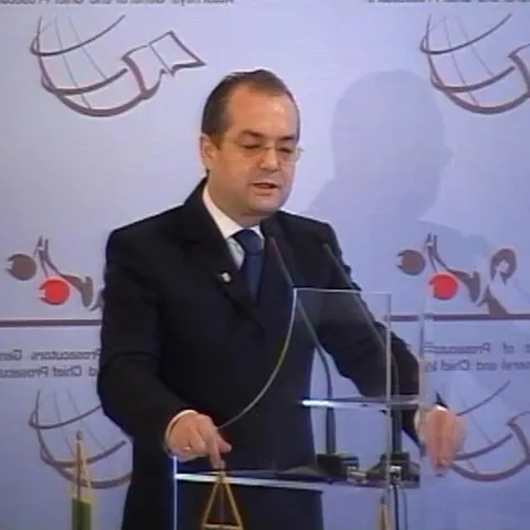 Boc către procurorii prezenţi la Summit-ul mondial al procurorilor: "Nu răspundeţi la presiunile telefonice ale politicienilor"