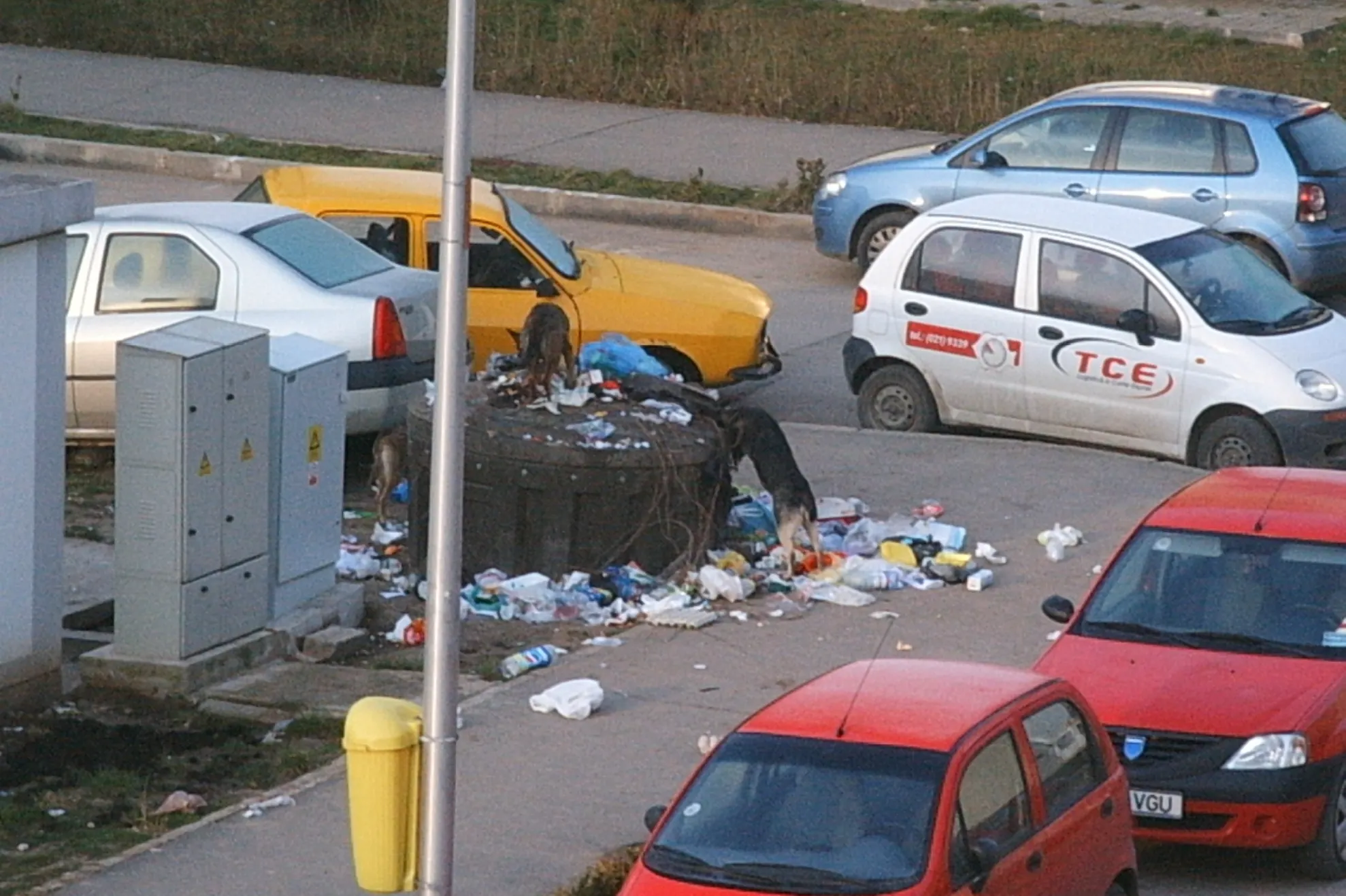 Gunoaie în cartierul ANL, Brâncuşi