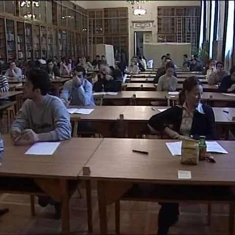 Mii de studenţi ameninţă că vor ieşi în stradă, dacă bursele nu se măresc cu 15%
