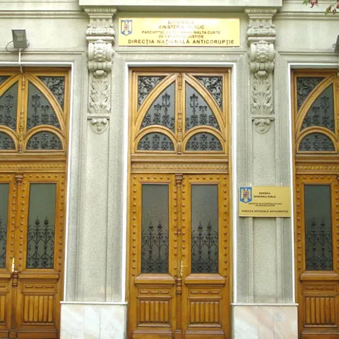 Fostul rector Ioan Alecu a făcut o înţelegere cu procurorii, care au renunţat la cererea de arestare