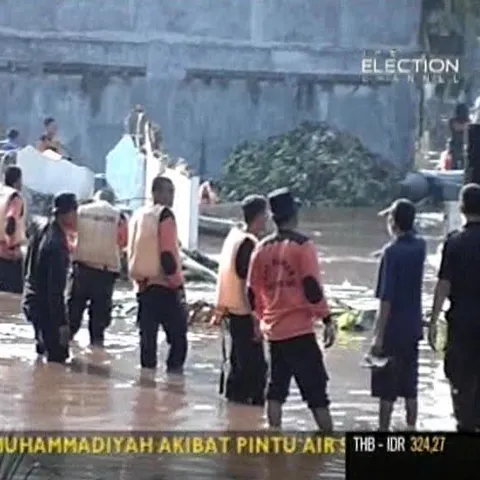Cel puţin 67 de oameni au murit în Indonezia după ruperea unui baraj 