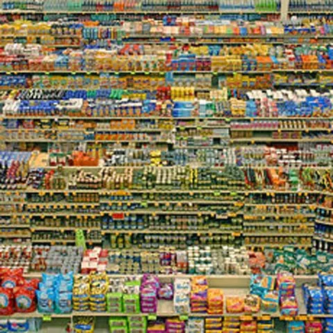 Preţurile din hipermarketuri umflate cu 30% de taxele nejustificate