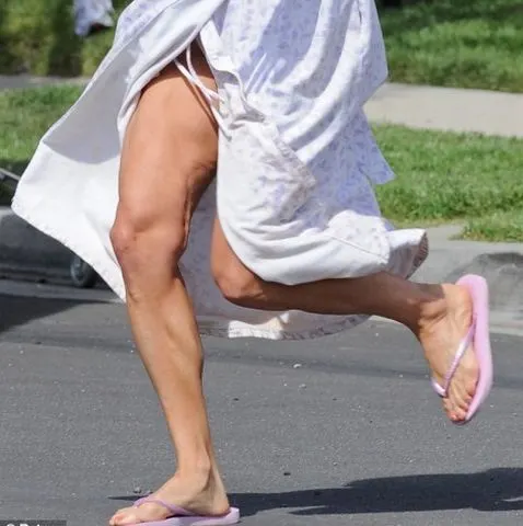 Courtney Cox Arquette, cu celulita la vedere - VEZI FOTO