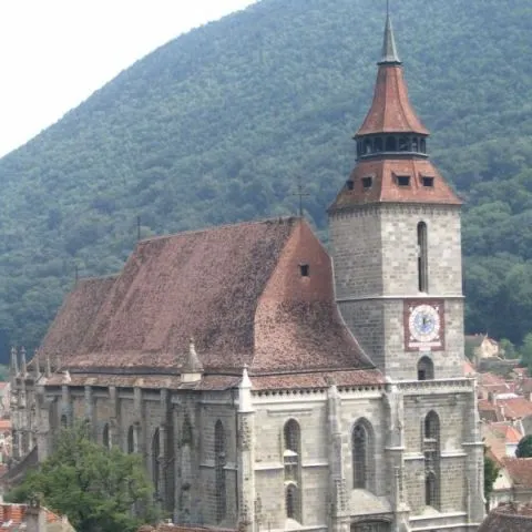 Sute de turişti au urcat în Turnul Bisericii Negre din Braşov