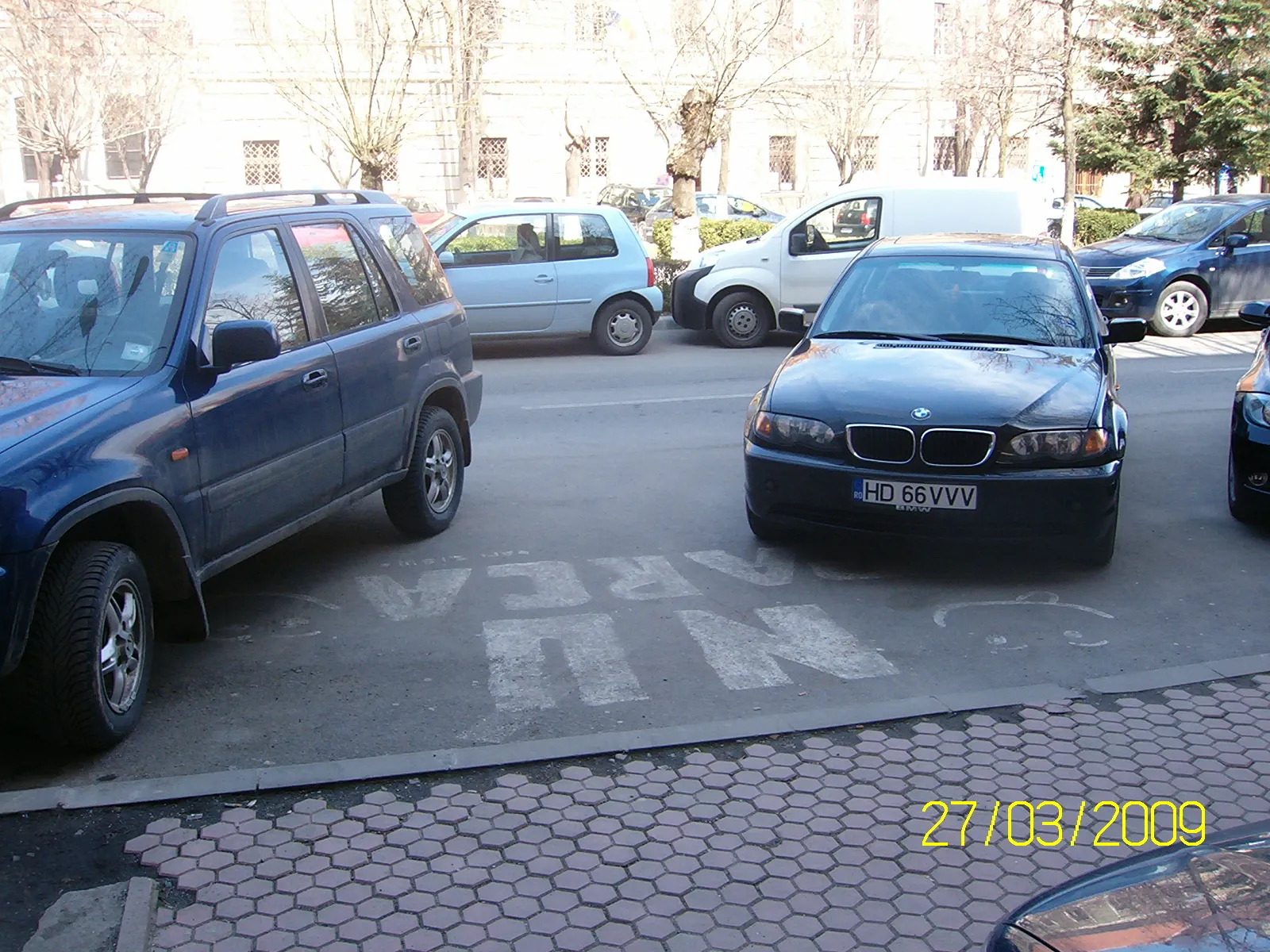 Maşină parcată într-un loc interzis