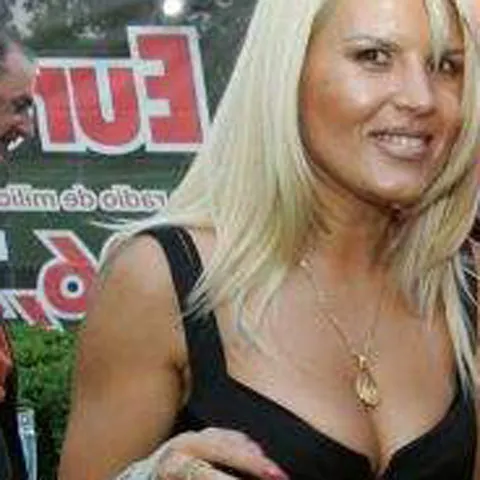 Elena Udrea e mulţumită de starea plajelor din România şi de tarifele hotelierilor
