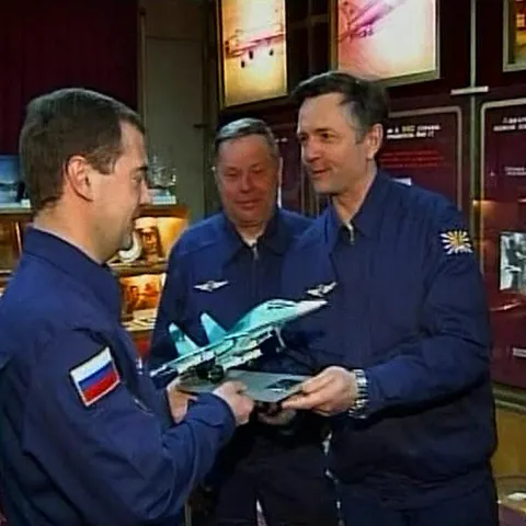 Dmitri Medvedev a inspectat baza aeriană Kubinka, de lângă Moscova 