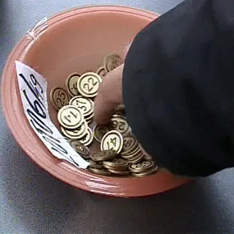 Extragerea Loto 6/49 a luat sfârşit - Vezi numerele extrase