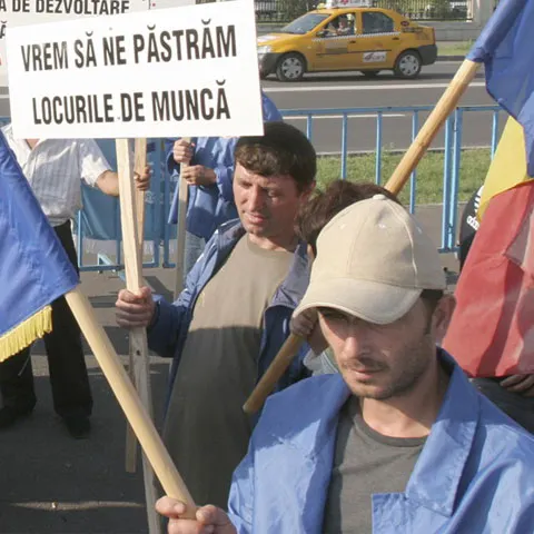 Confederaţiile sindicale au discutat, luni, cu reprezentanţii Guvernului, pe tema salariilor bugetarilor