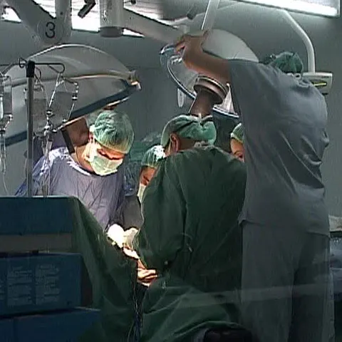 Peste 200 de intervenţii chirurgicale robotice, la Institutul Fundeni şi la Spitalul Floreasca