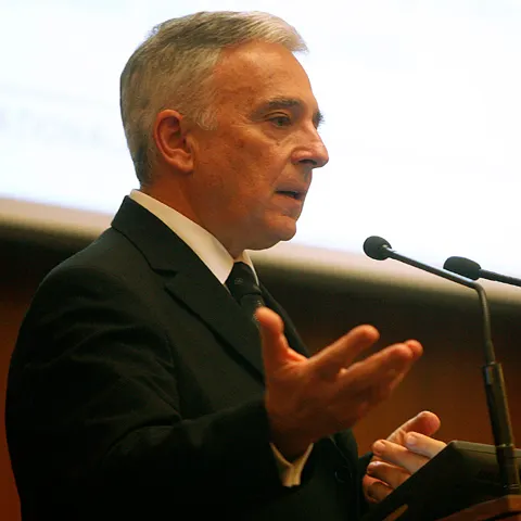 Isărescu a participat miercuri la o dezbatere a conducerii Parlamentului privind situaţia economică şi monetară a României