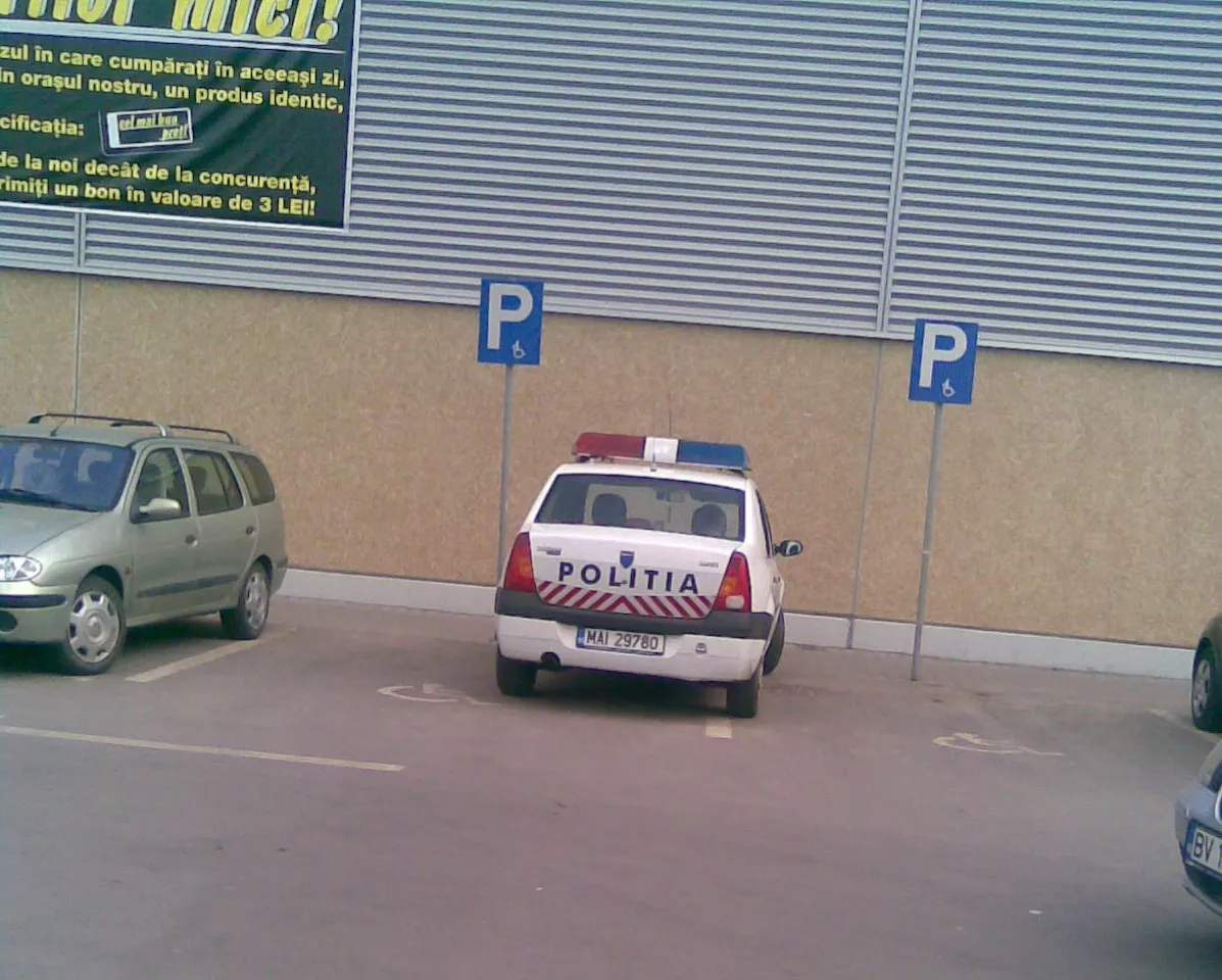Parcarea într-un supermarket din Braşov