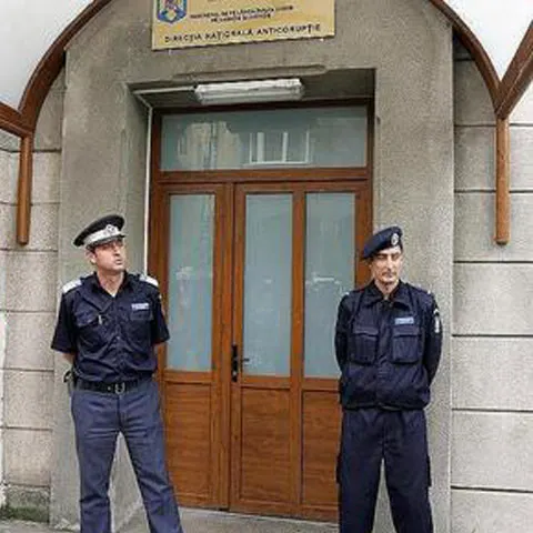 Consulul Tiberiu Dinu susţine că nu are legătură cu dosarul "Doi şi-un sfert"