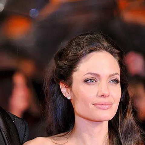 Angelina Jolie vrea un copil indian