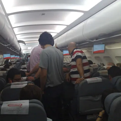 Activitatea pe Aeroportul Timişoara s-a reluat după o oră de la ameninţarea cu bombă