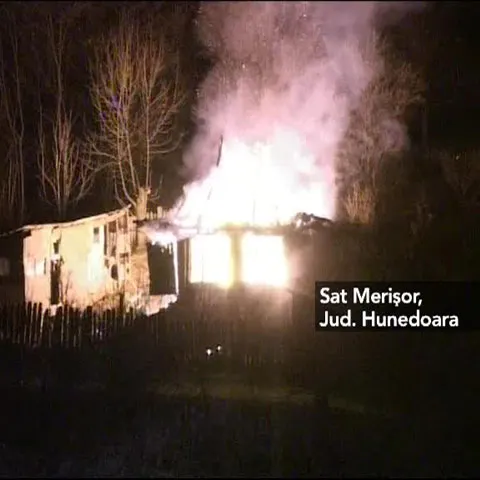 Un bărbat din satul Merişor, jud. Hunedoara, a rămas pe drumuri din cauza unui incendiu