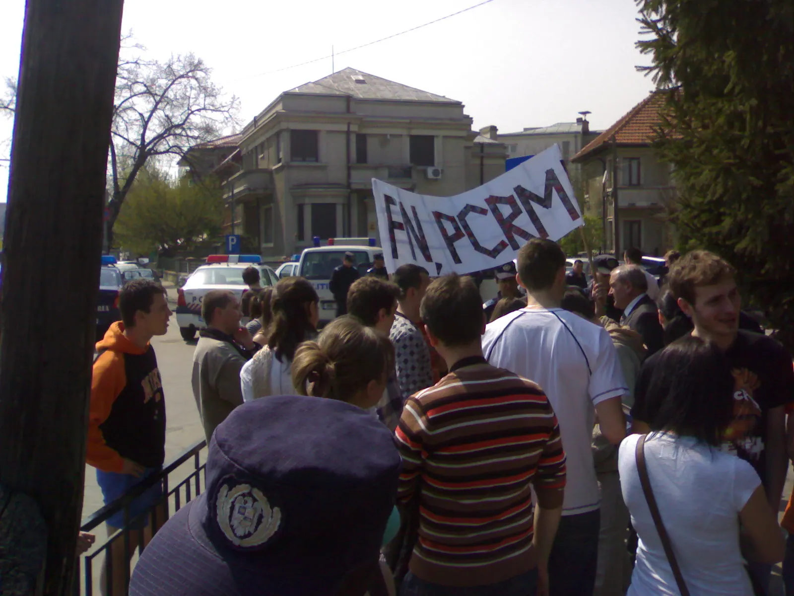 Cetăţenii moldoveni votează astăzi