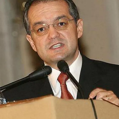 E. Boc: Domnul Geoană a intrat în campania electorală prea repede