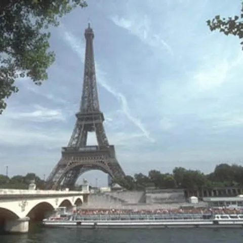 Tarife mai mari pentru accesul în turnul Eiffel, începând din aprilie