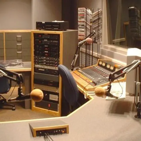 Radio France şi RFI au întrerupt, marţi, programele matinale, în formă de protest