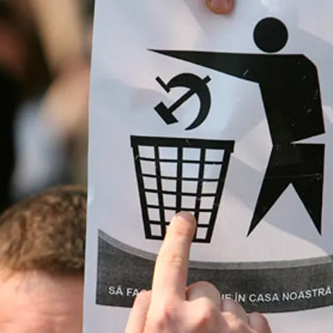 Revoltă la Chişinău: Protestatarii s-au adunat miercuri în faţa Guvernului