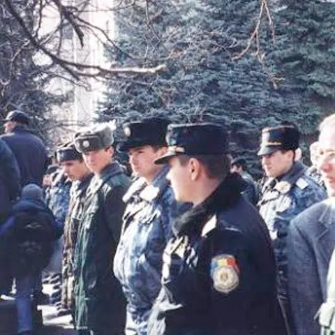 100 de poliţişti răniţi în confruntări, a anunţat Ministerul de Interne moldovean