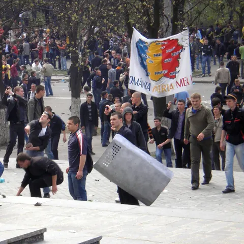 Poliţia face controale de identitate pe străzile din Chişinău şi pe drumurile către Capitală