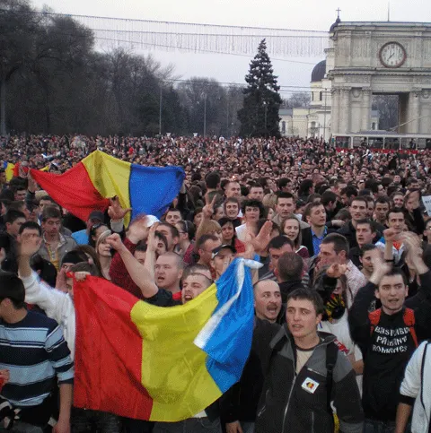 Moldovenii postează revolta de la Chişinău pe Internet 