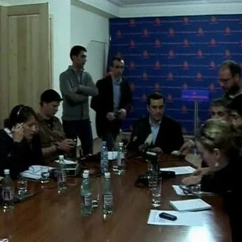 Zeci de mii de georgieni protestează la Tbilisi pentru demiterea preşedintelui Saakaşvili