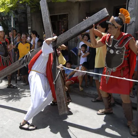 Catolicii din Filipine se biciuiesc pentru a fi iertaţi de păcate - ATENŢIE! IMAGINI ŞOCANTE