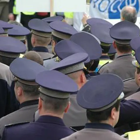 Poliţia Română confirmă suspendarea concursului pentru ocuparea celor 1.200 de posturi de agenţi