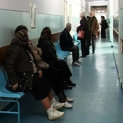 Medicii specialişti se tem că salariile lor vor scădea considerabil