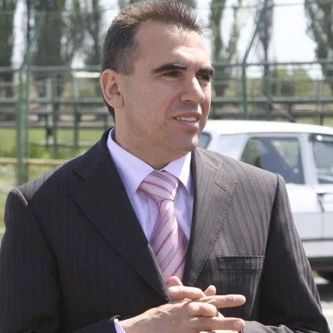 Prieten cu Becali şi Turcu, Cornel Penescu s-a implicat în fotbal ca sponsor al lui FC Argeş în sezonul 2005-2006