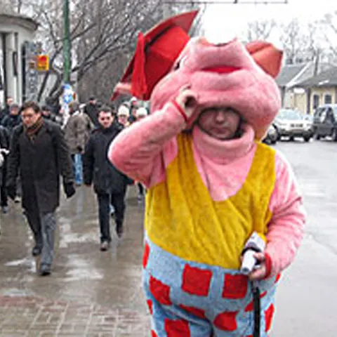 Printre cei arestaţi la Chişinău este şi autorul unor proteste inedite împotriva autorităţilor