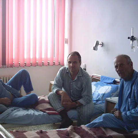 Pacienţi internaţi câte doi în pat, la secţia de Cardiologie a Spitalului Judeţean din Ploieşti