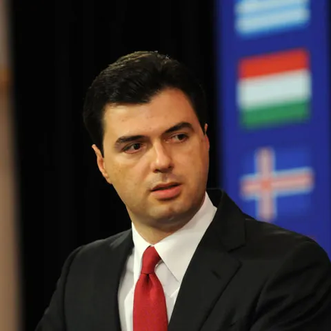 Albania ar putea aplica în aprilie pentru statutul de membru al UE