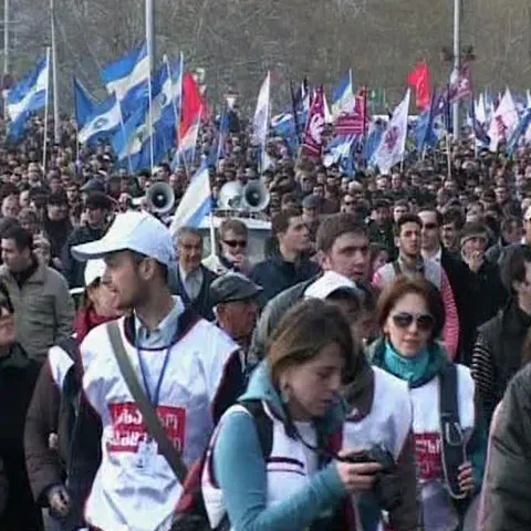 Zeci de mii de georgieni demonstrează de aproape o săptămână la Tbilisi