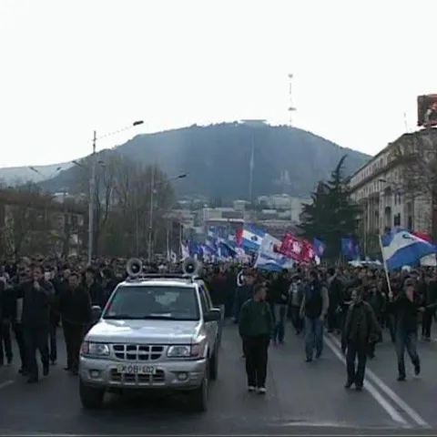 500 de georgieni au petrecut noaptea trecută în faţa preşedinţiei din Tbilisi