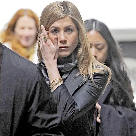 Jennifer Aniston, singură de Paşte