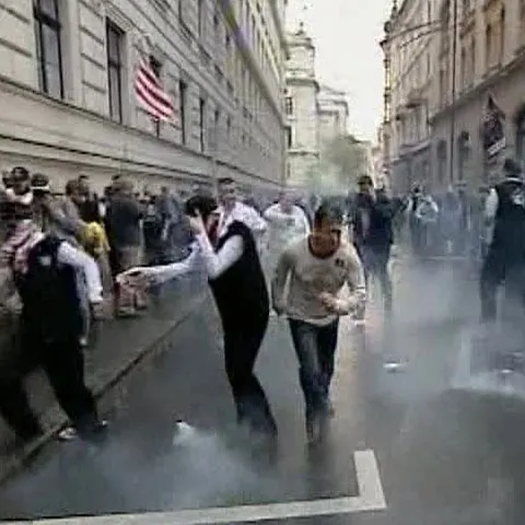 Mai mulţi poliţişti au fost răniţi în confruntările cu protestatarii la Budapesta